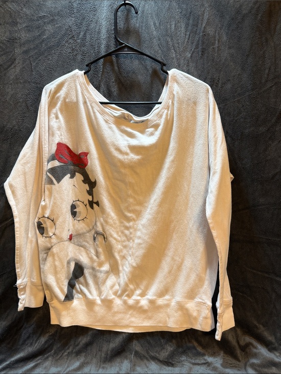 Universsal Studio Tops - Universal Studios White womans Betty Boop long sleeved T Shirt with red bow